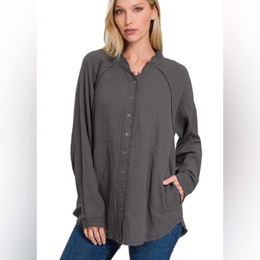 Fate shirt top gauzy with front pockets- gray  - Medium